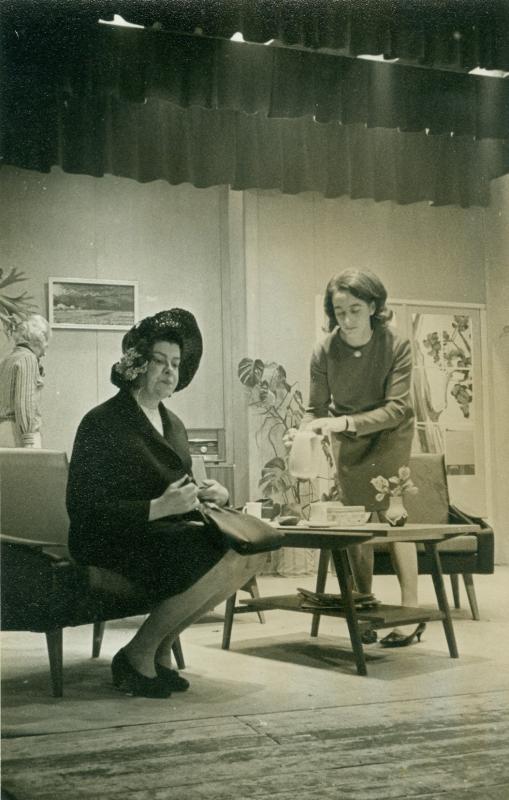 23 met v.l.n.r. Nel Hagemeyer-van t Kaar , Annie Keff-May